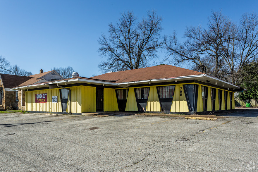 799 S Highland St, Memphis, TN à vendre - Photo principale - Image 1 de 1