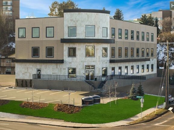 4132 Gaetz Ave, Red Deer, AB for sale - Primary Photo - Image 1 of 1