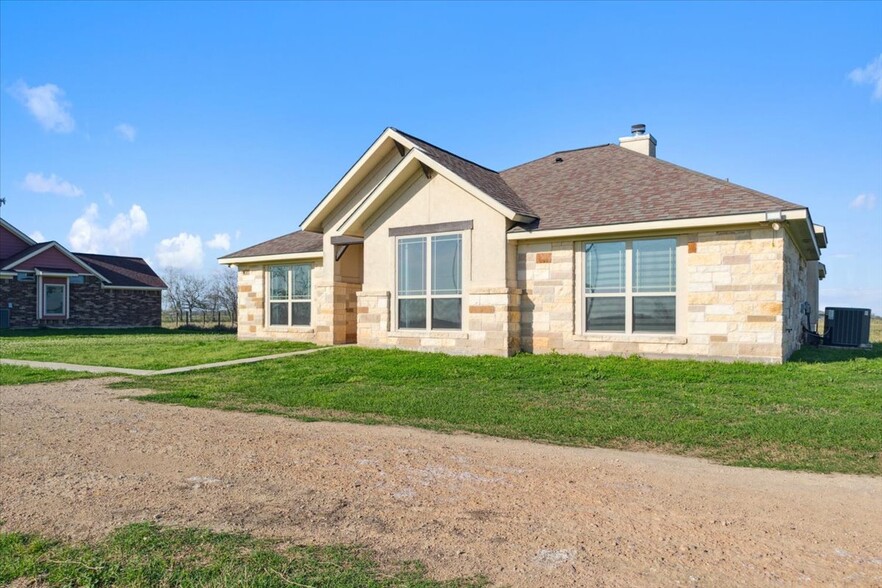 2407 THUESEN RD, Beasley, TX à vendre - Photo du bâtiment - Image 3 de 33