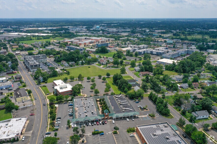 920-950 Hamilton St, Somerset, NJ à louer - Photo du bâtiment - Image 2 de 6