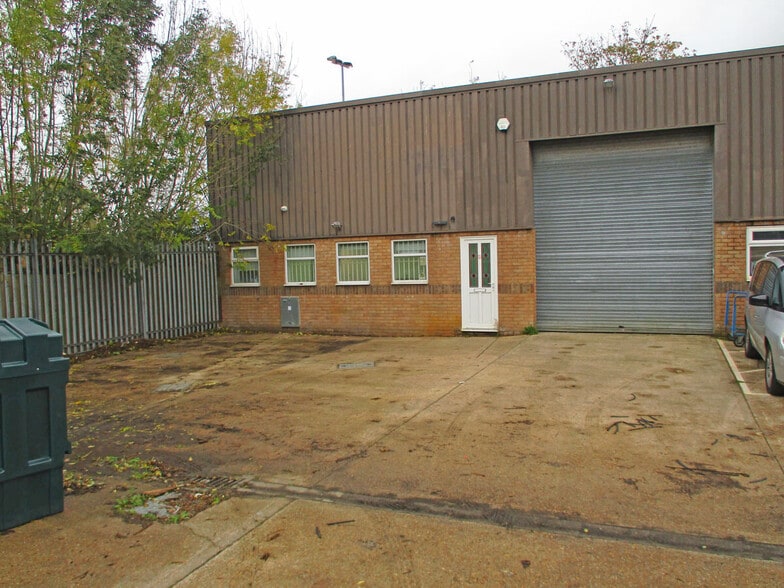7 Diplocks Way, Hailsham à louer - Photo du bâtiment - Image 1 de 5