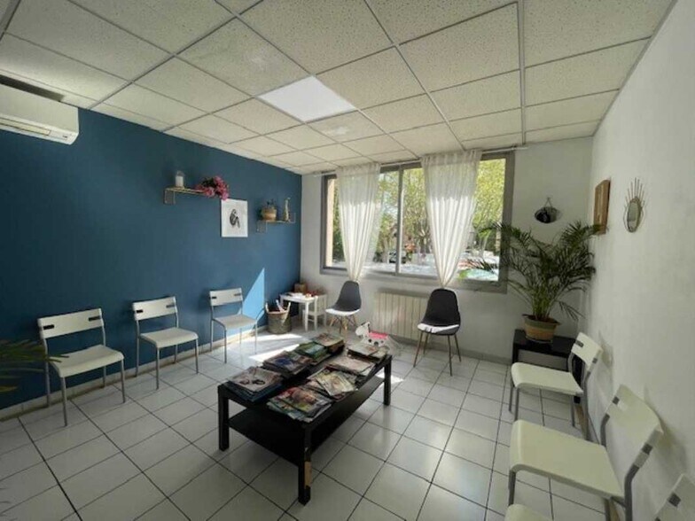 Office in Lyon for lease - Interior Photo - Image 3 of 4