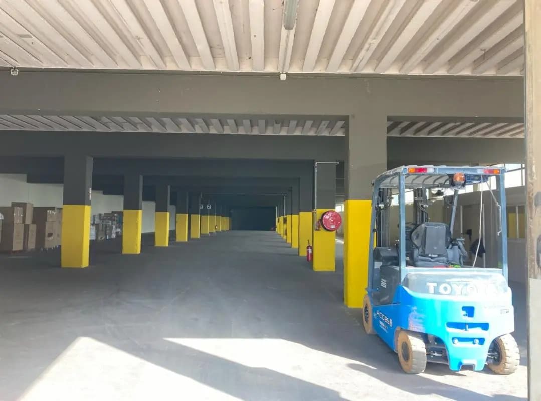 Industrial in Vitrolles for lease Building Photo- Image 1 of 4