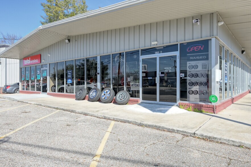 202 N Frazier St, Conroe, TX à vendre - Photo du bâtiment - Image 3 de 27