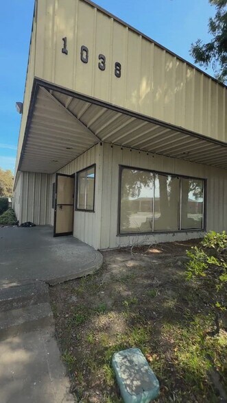 1038 Petaluma Hill Rd, Santa Rosa, CA à louer - Vidéo sur l’inscription commerciale - Image 2 de 16