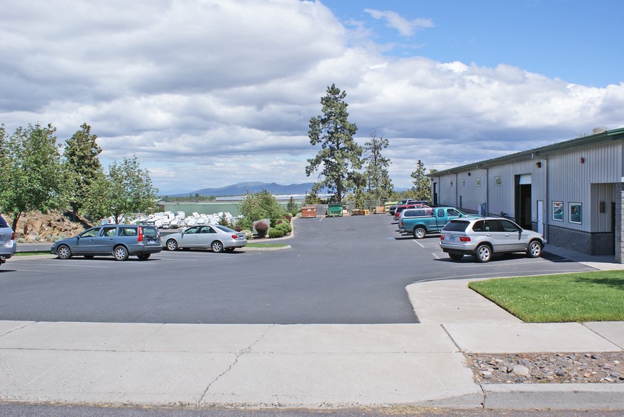 20671 High Desert Ln, Bend, OR for lease - Building Photo - Image 2 of 8