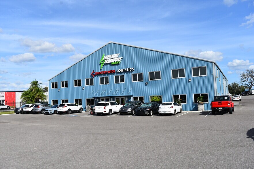 6015 N US Highway 301, Tampa, FL à vendre - Photo du bâtiment - Image 3 de 39