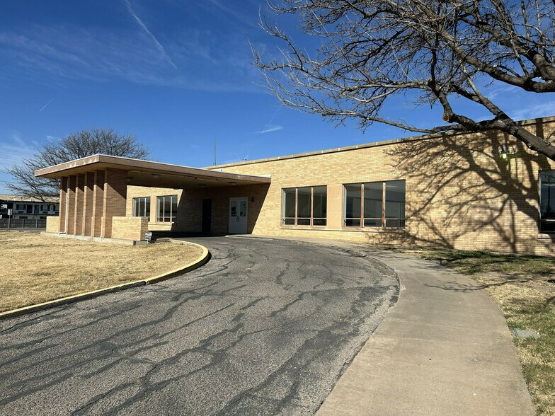 3001 Wolflin Ave, Amarillo, TX à louer - Photo du bâtiment - Image 1 de 9