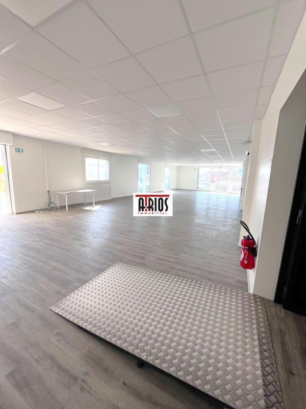 Retail in La Garde for lease Interior Photo- Image 1 of 8