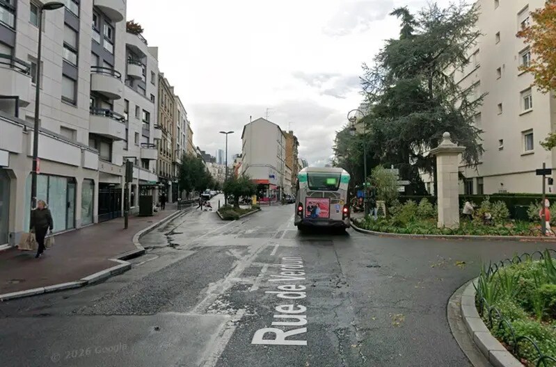 Commerce de détail dans Suresnes à louer - Photo du bâtiment - Image 2 de 2