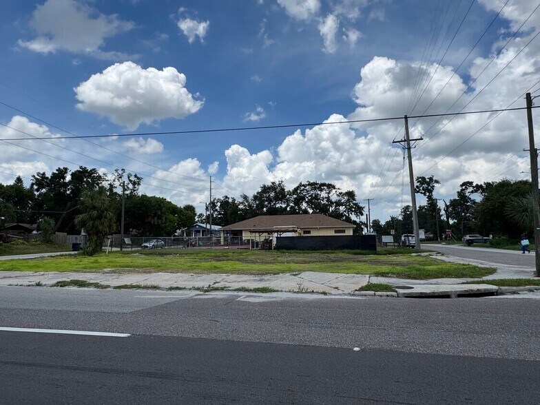 2804 E Columbus Dr, Tampa, FL à vendre - Photo du bâtiment - Image 3 de 6