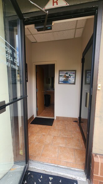 17 Hanover Rd, Florham Park, NJ à vendre - Photo du bâtiment - Image 3 de 15