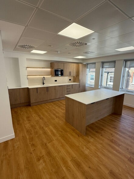 20-21 The Green, Richmond for lease - Building Photo - Image 2 of 8