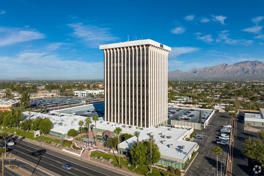 5151 E Broadway Blvd, Tucson, AZ for lease - Building Photo - Image 1 of 8