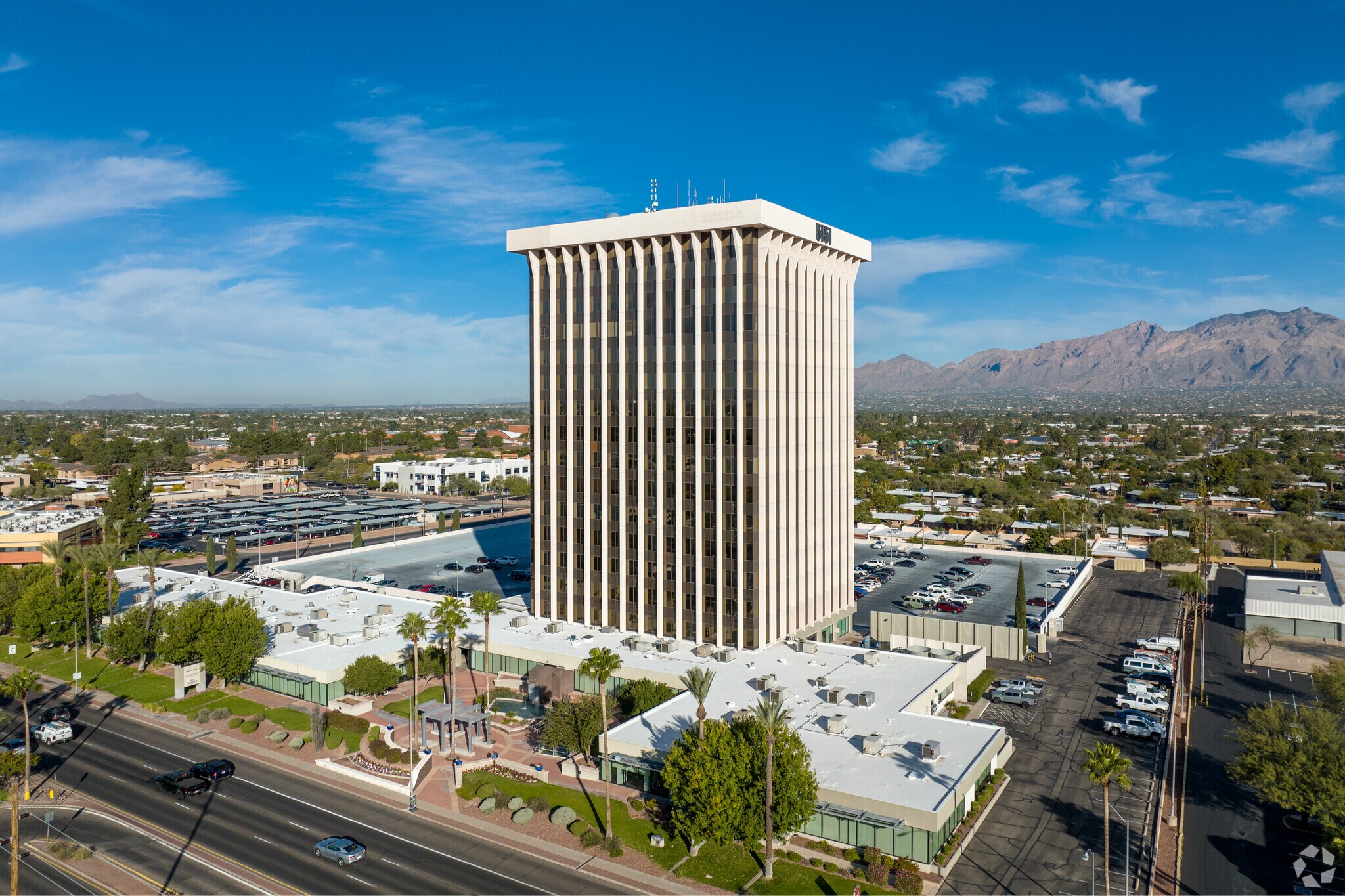 5151 E Broadway Blvd, Tucson, AZ à louer Photo principale- Image 1 de 9