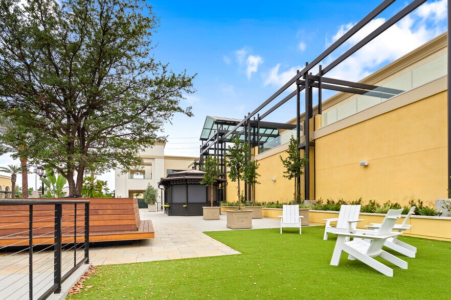 10000 Bolsa Ave, Westminster, CA à louer - Photo du bâtiment - Image 2 de 11