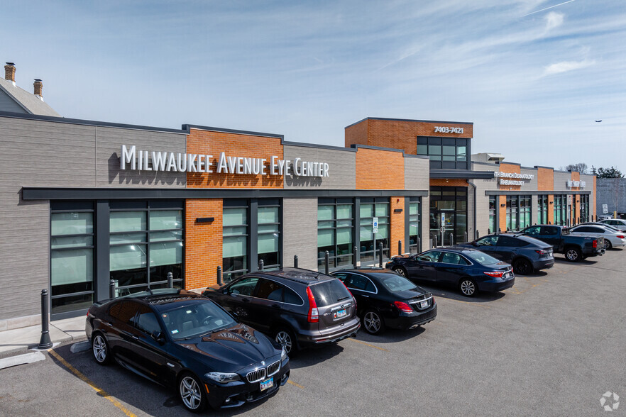 7403-7421 N Milwaukee Ave, Niles, IL for lease - Primary Photo - Image 1 of 6