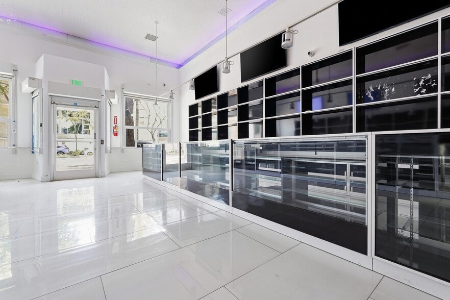 738 N Highland Ave, Los Angeles, CA à vendre - Photo intérieure - Image 3 de 10