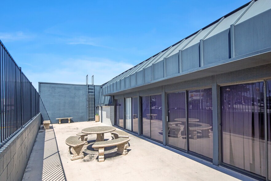 3711-3715 Lomita Blvd, Torrance, CA à louer - Photo du bâtiment - Image 3 de 9