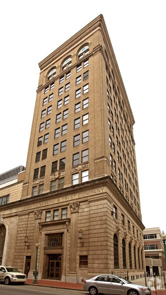 109 Capitol St, Charleston, WV for sale - Primary Photo - Image 1 of 43