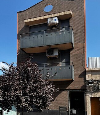 Plus de détails pour Multi-résidentiel à vendre