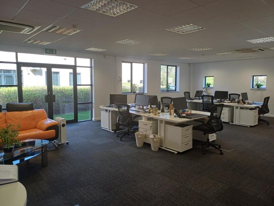 10-11 Commerce Rd, Peterborough for lease Interior Photo- Image 1 of 6