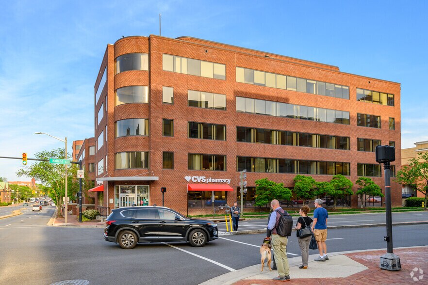 1680 Duke St, Alexandria, VA à louer - Photo du bâtiment - Image 1 de 16