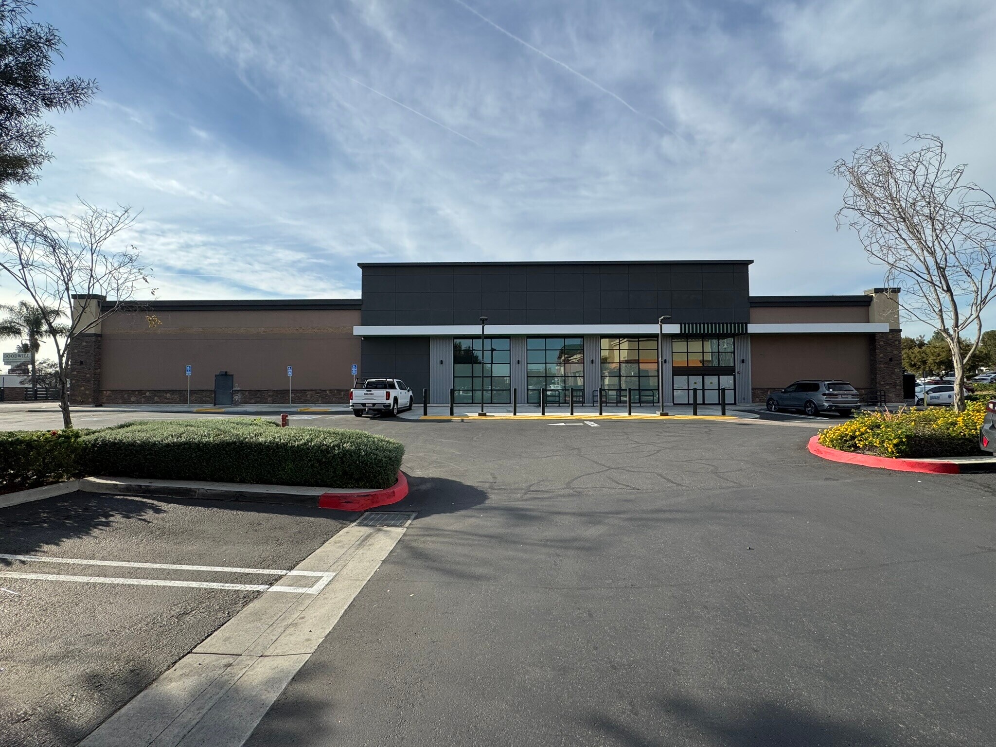 15225 Whittier Blvd, Whittier, CA for lease Primary Photo- Image 1 of 12