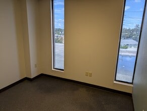 801 W Bay Dr, Largo, FL à louer Photo intérieure- Image 2 de 2