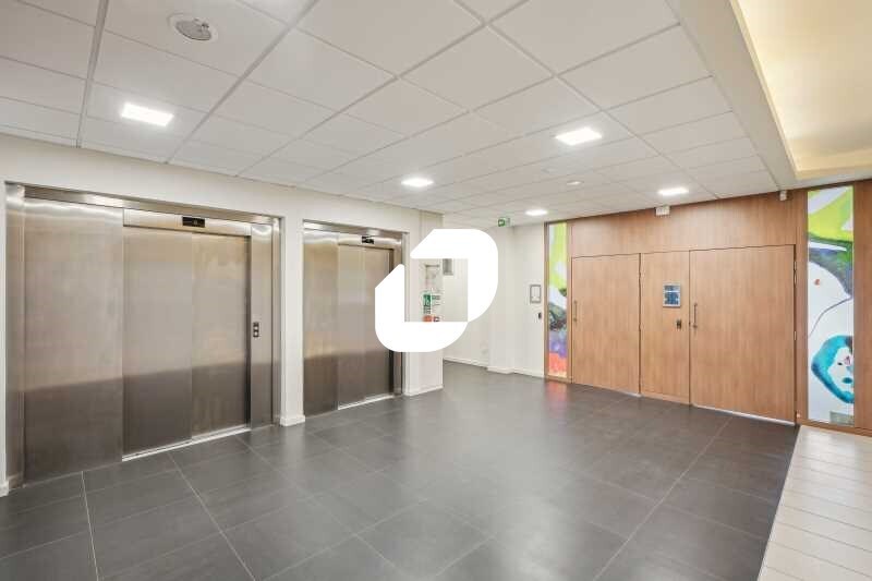 Office in Villeurbanne for lease - Lobby - Image 2 of 23