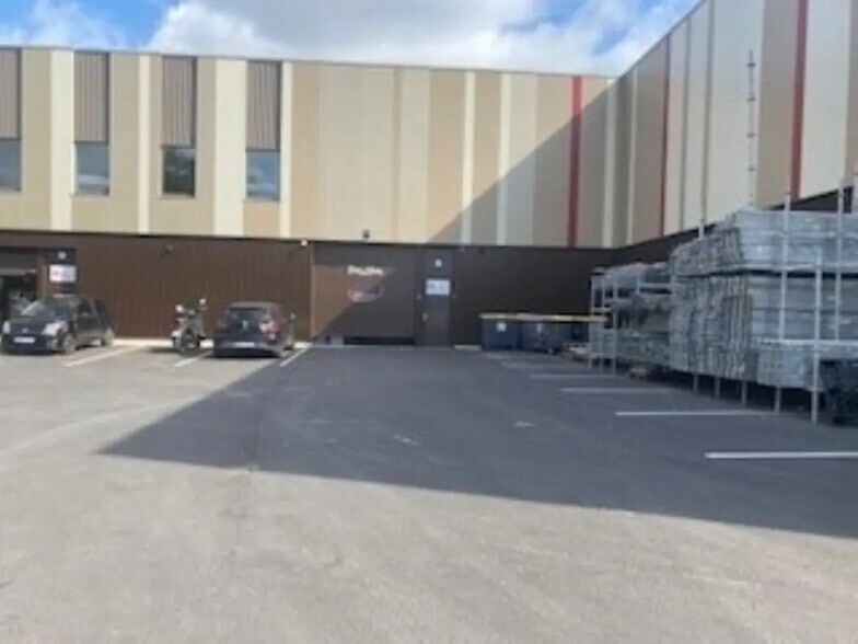 Flex in Gennevilliers for lease - Building Photo - Image 2 of 6