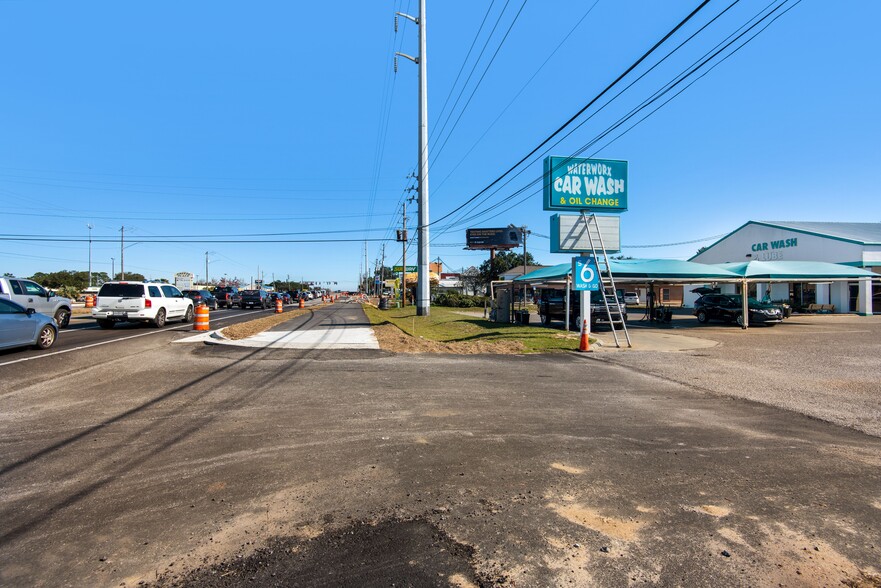 3061 Gulf Breeze Pky, Gulf Breeze, FL à vendre - Photo du bâtiment - Image 3 de 62