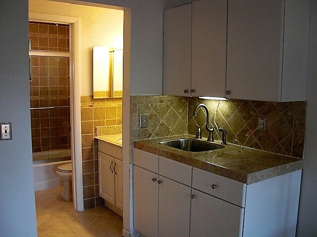 119 Lakeview Ave, Lantana, FL à vendre - Photo intérieure - Image 2 de 6