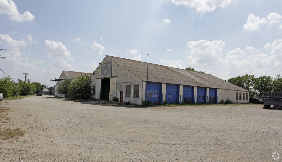 2550 NE 28th St, Fort Worth, TX à louer - Photo principale - Image 1 de 4