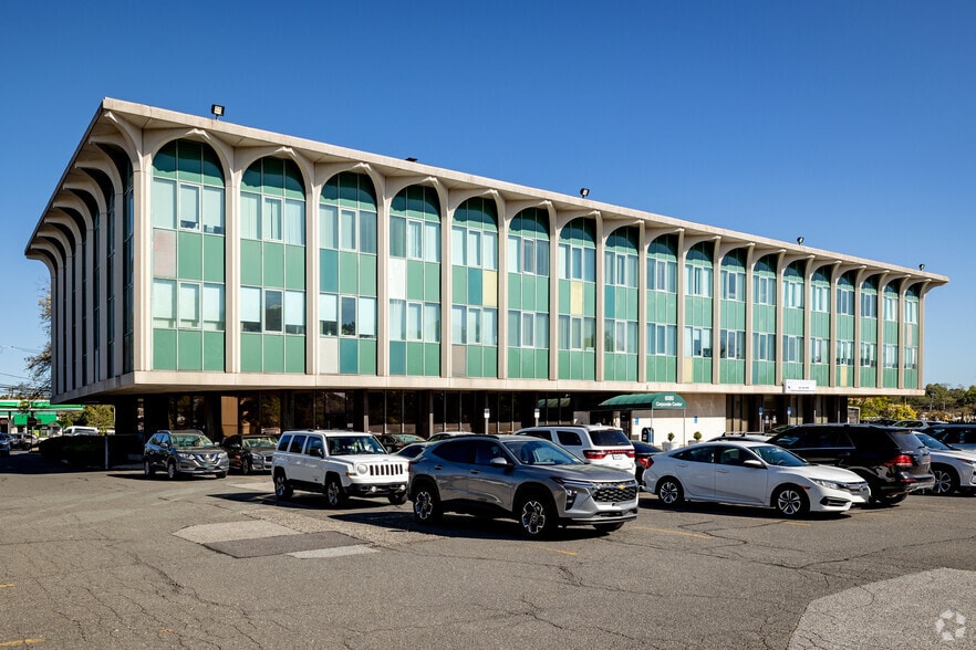 6080 Jericho Tpke, Commack, NY for lease - Building Photo - Image 2 of 6