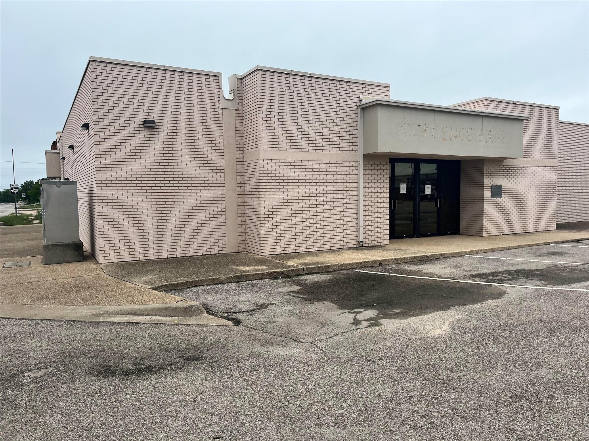 101 N 4th St, Lometa, TX for sale Primary Photo- Image 1 of 17