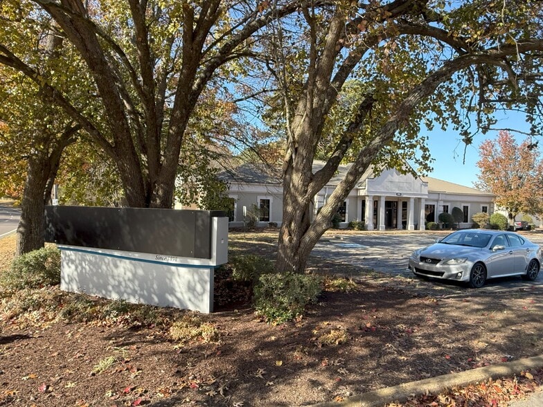 773 N Parkway, Jackson, TN à louer - Photo du bâtiment - Image 2 de 5