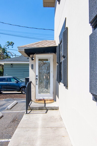 2950 5th Ave N, Saint Petersburg, FL for lease - Building Photo - Image 3 of 8