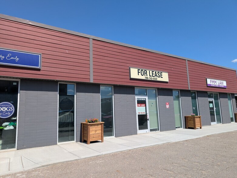 8302 Fraser Ave, Fort McMurray, AB à louer - Photo du bâtiment - Image 3 de 10