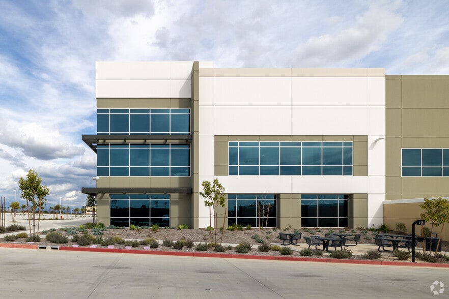 20201 Caroline Way, Riverside, CA for lease - Building Photo - Image 2 of 8