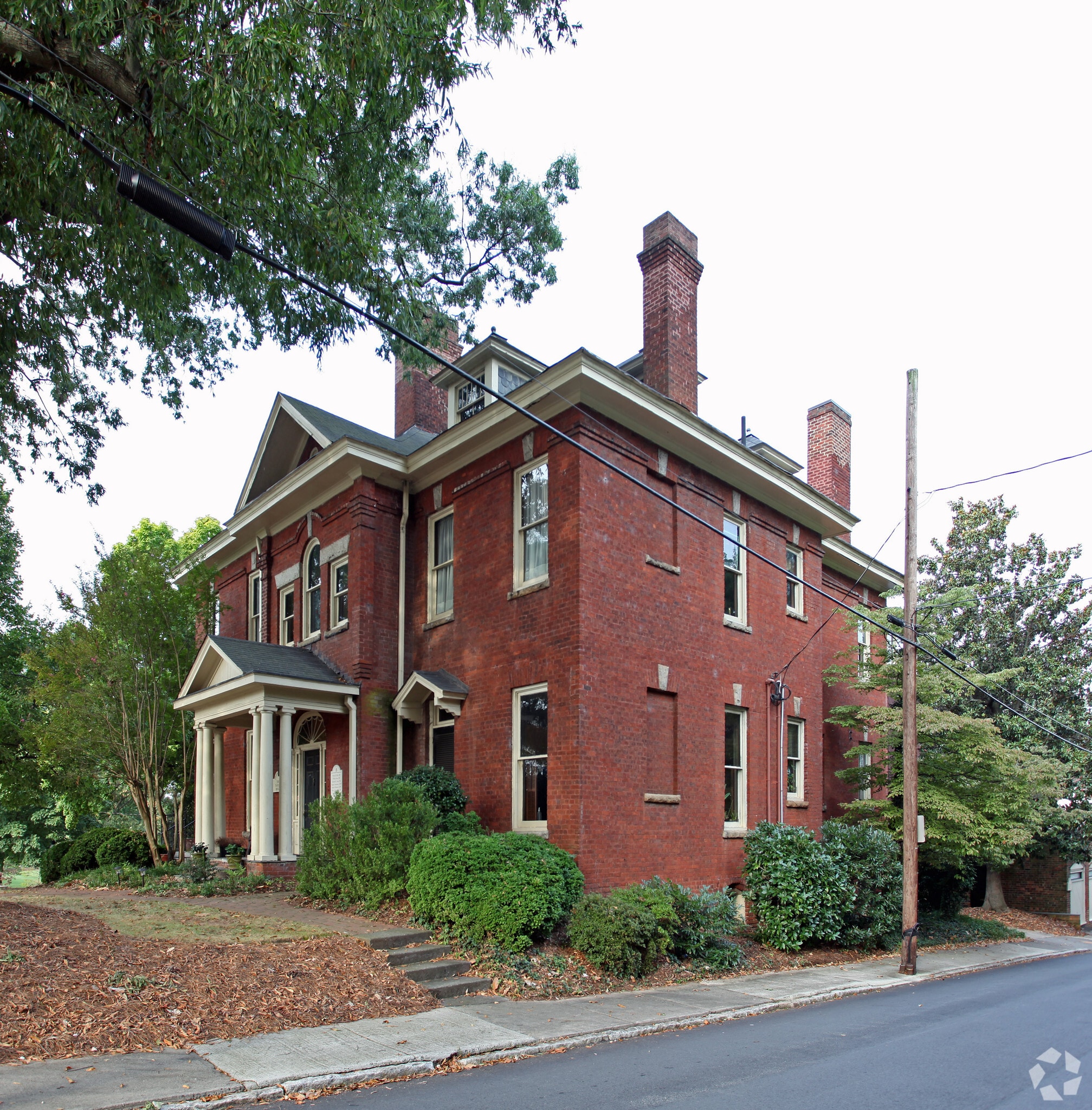 1110 Brookstown Ave, Winston-Salem, NC for lease Primary Photo- Image 1 of 19