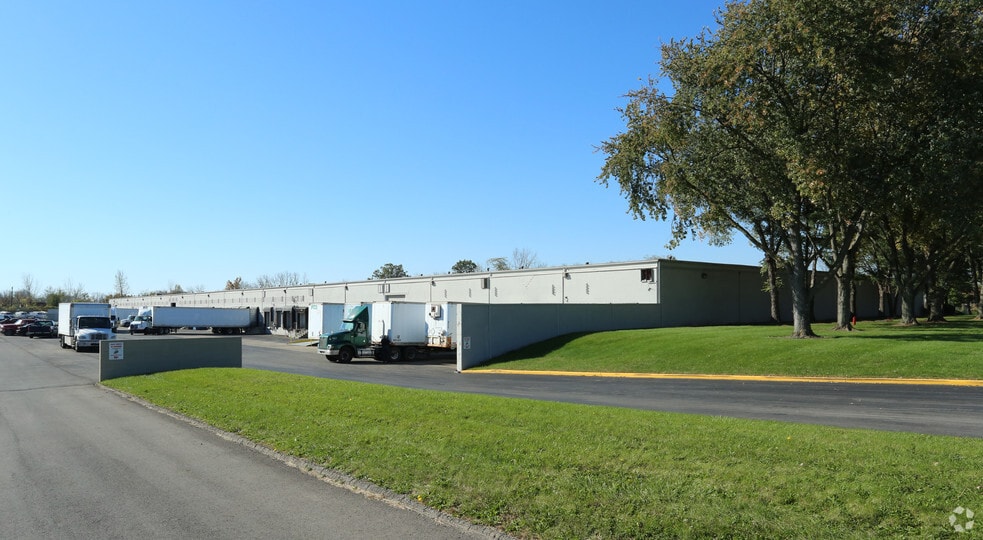 4545 Groves Rd, Columbus, OH for lease - Primary Photo - Image 1 of 9