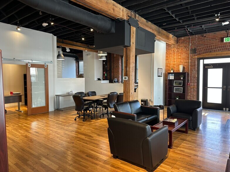 1055 Auraria Pkwy, Denver, CO à louer - Photo du bâtiment - Image 3 de 5