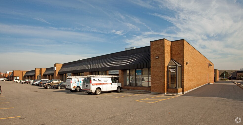 30 Mural St, Richmond Hill, ON à vendre - Photo principale - Image 1 de 1