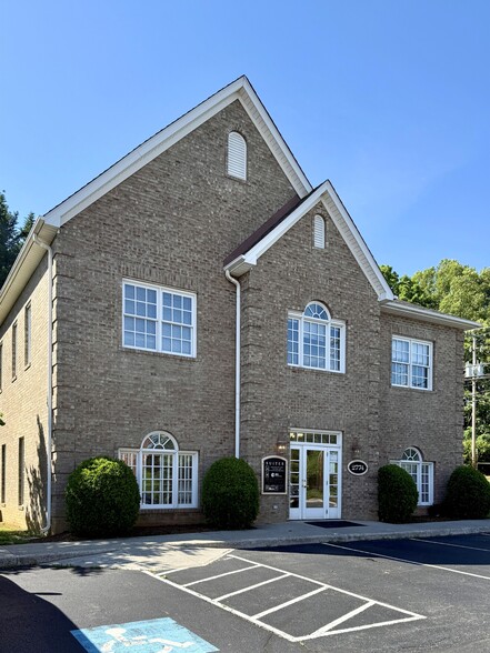 2774 Electric Rd, Roanoke, VA à louer - Photo du bâtiment - Image 2 de 12