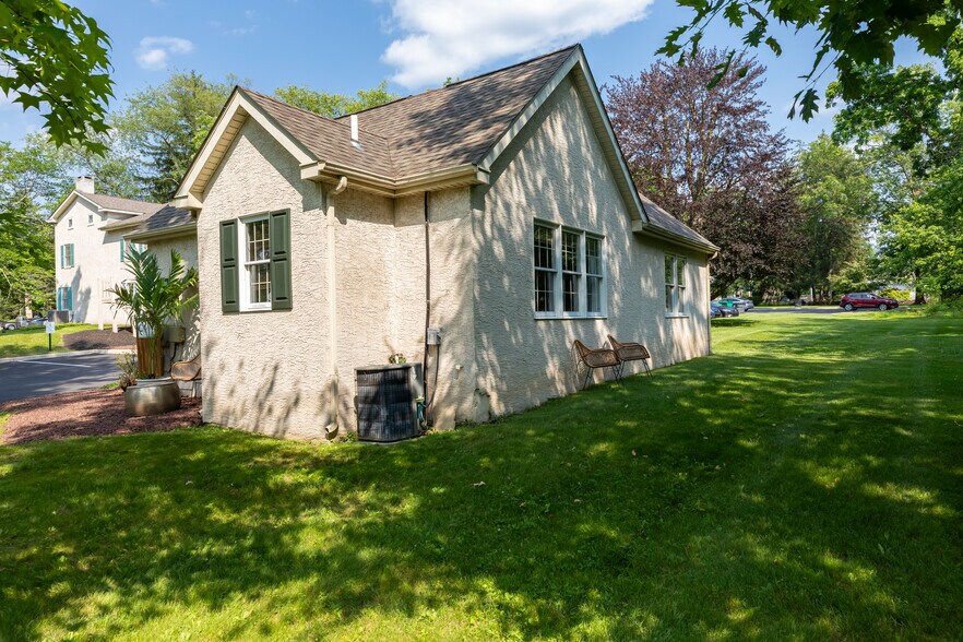 900 Lenmar Dr, Blue Bell, PA à vendre - Photo du bâtiment - Image 2 de 4