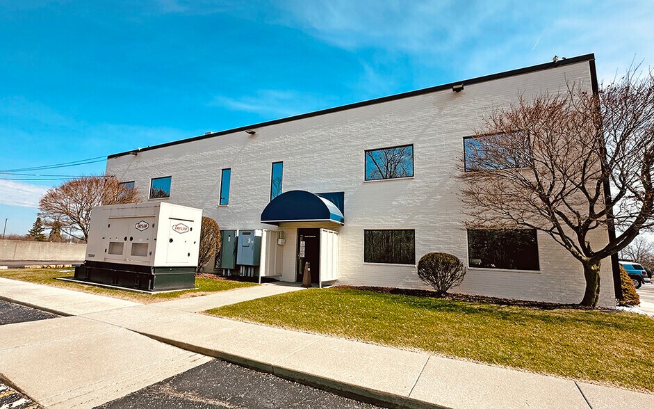 15405-15469 Middlebelt Rd, Livonia, MI à louer - Photo du bâtiment - Image 3 de 14