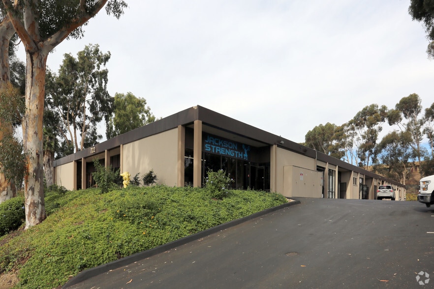 722 Genevieve St, Solana Beach, CA for lease - Primary Photo - Image 1 of 8