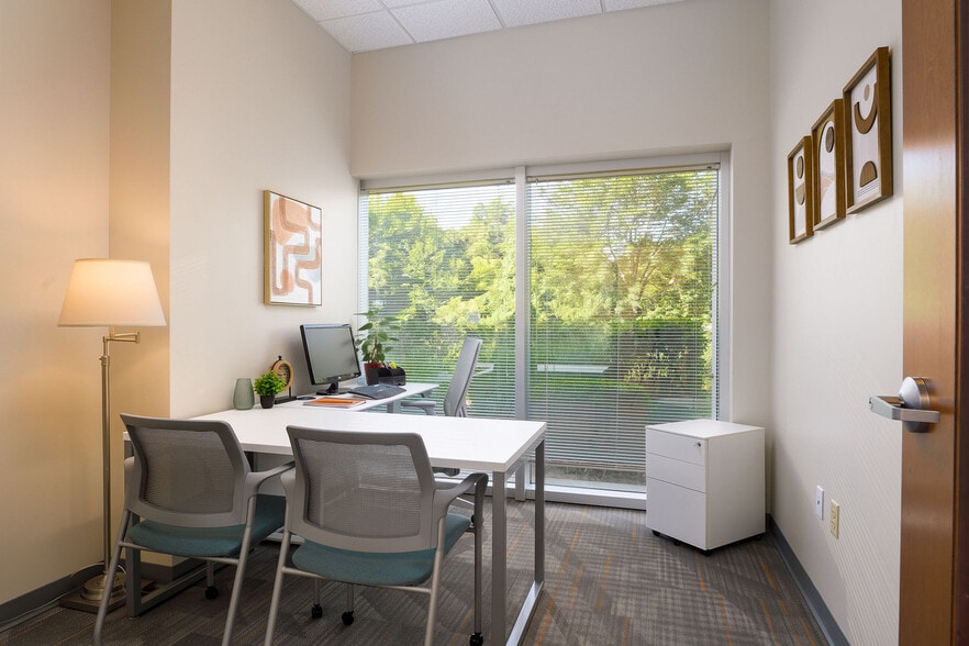3980 premier Dr, High Point, NC for lease - Building Photo - Image 1 of 16