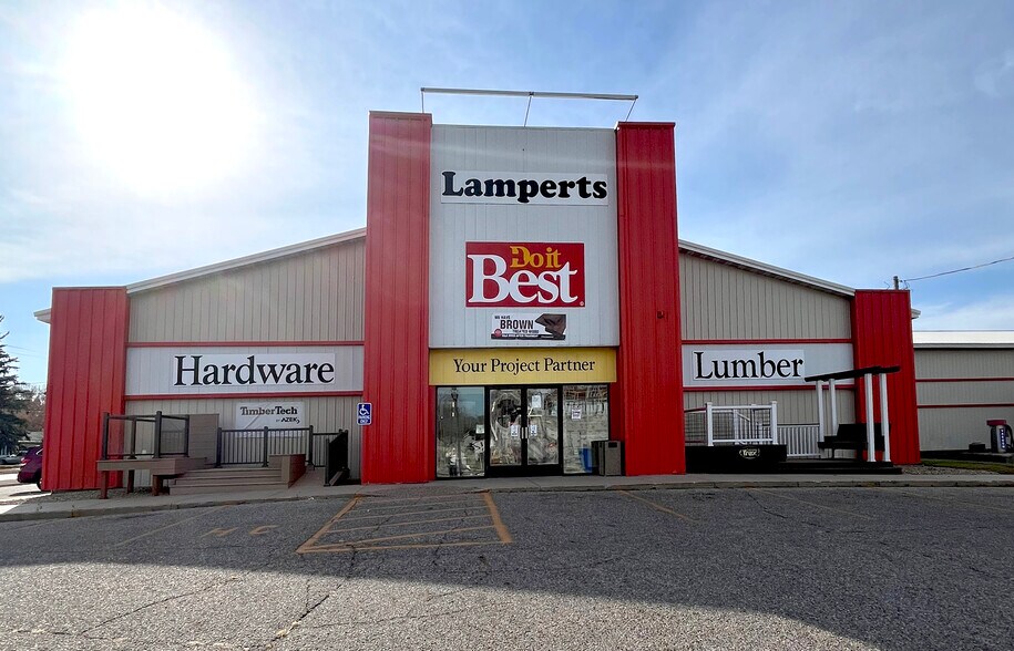 320 8th Ave NW, Faribault, MN à vendre - Photo du bâtiment - Image 1 de 12